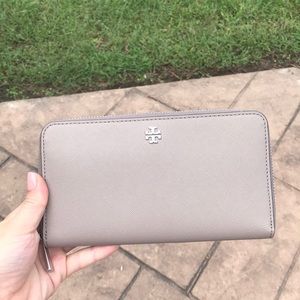 Tory Burch Robinson wallet